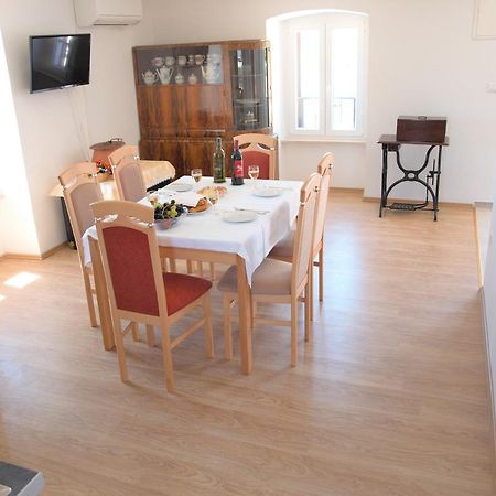 Apartment Rado Vrbnik Buitenkant foto