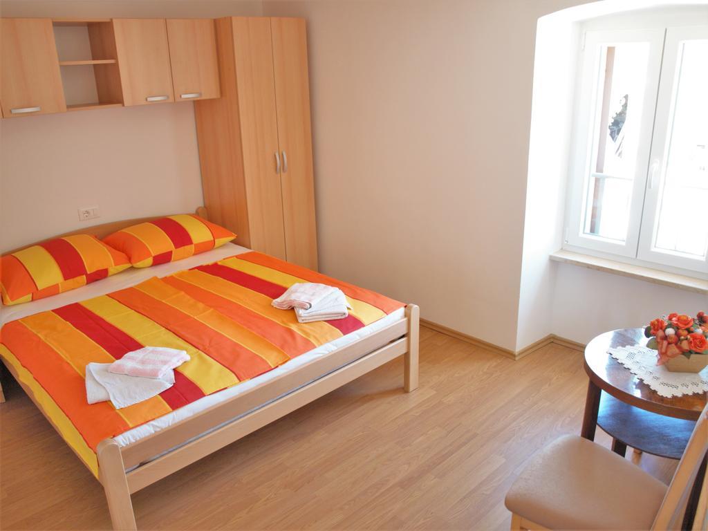 Apartment Rado Vrbnik Buitenkant foto