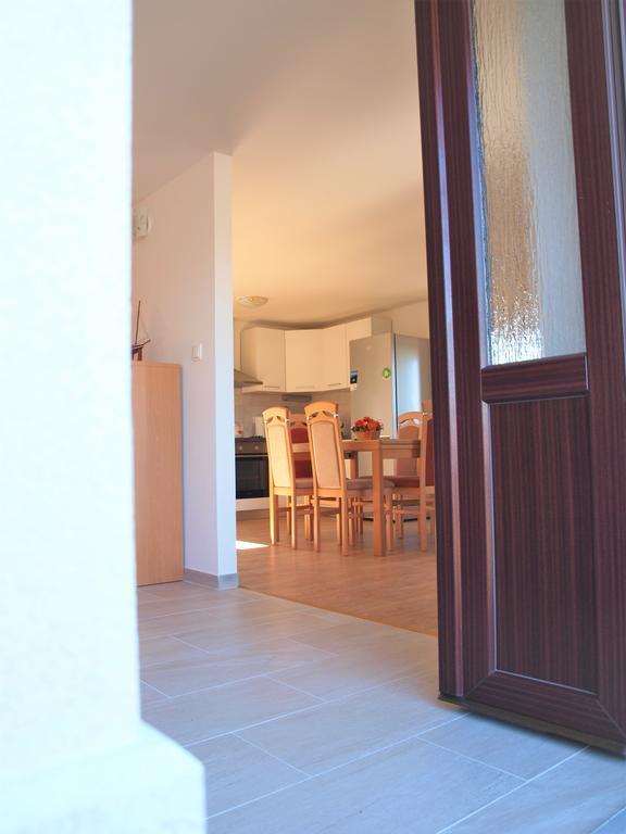 Apartment Rado Vrbnik Buitenkant foto