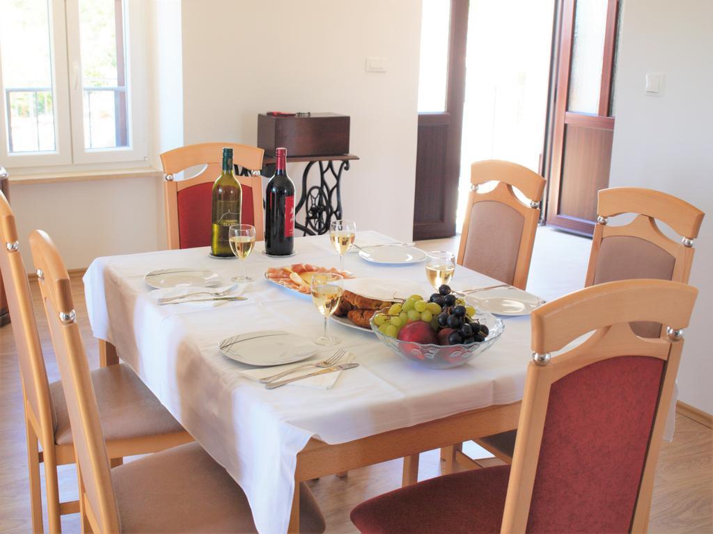 Apartment Rado Vrbnik Buitenkant foto