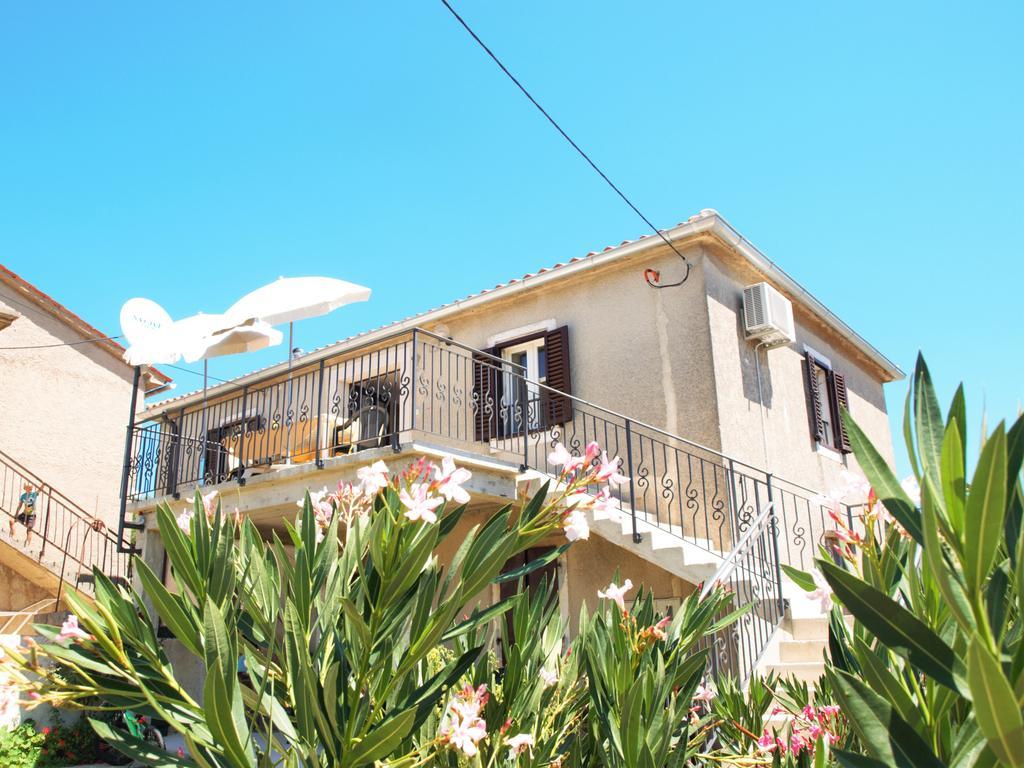 Apartment Rado Vrbnik Buitenkant foto