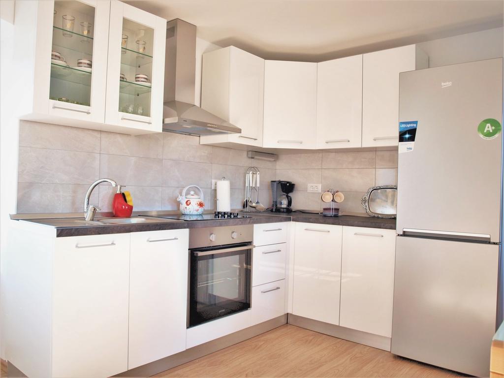 Apartment Rado Vrbnik Buitenkant foto