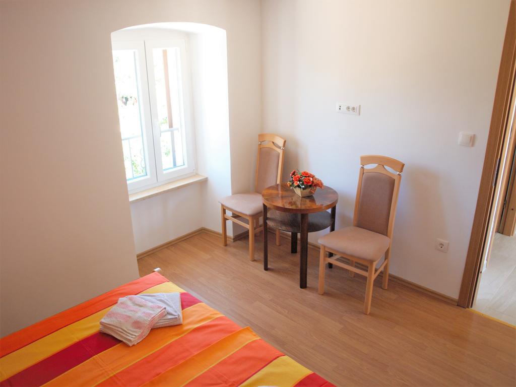 Apartment Rado Vrbnik Buitenkant foto